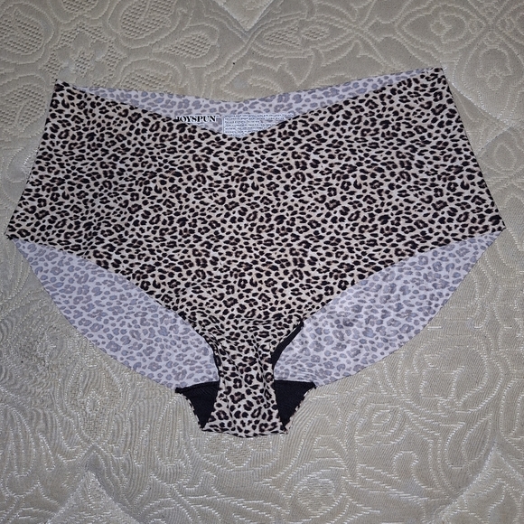A bundle of 4 pairs of ladies' large panties. Sexy, comfortable, lingerie - Picture 11 of 15